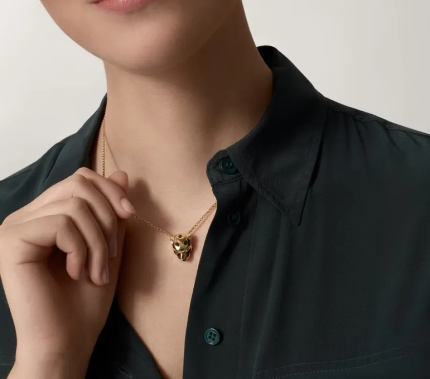 PANTHERE DE CARTIER ONYX 18K YELLOW GOLD PENDANT