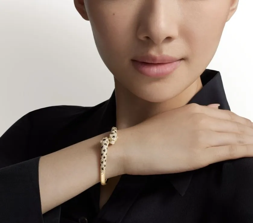 PANTHÈRE DE CARTIER BRACELET SMALL MODEL HALF-PAVED DIAMOND 18K GOLD