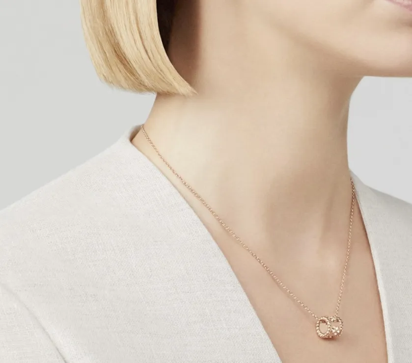 Van Cleef Arpels Perlée Clovers Pendant 18K Rose Gold Diamond VCARO2E